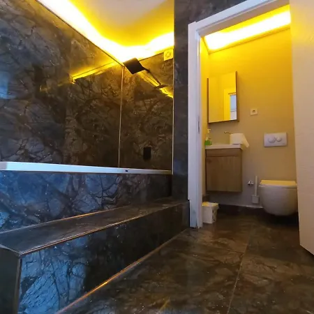 06ev House *