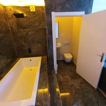 06ev House
