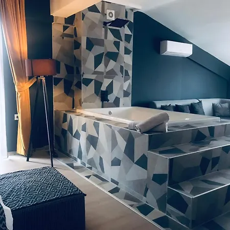 06ev House *
